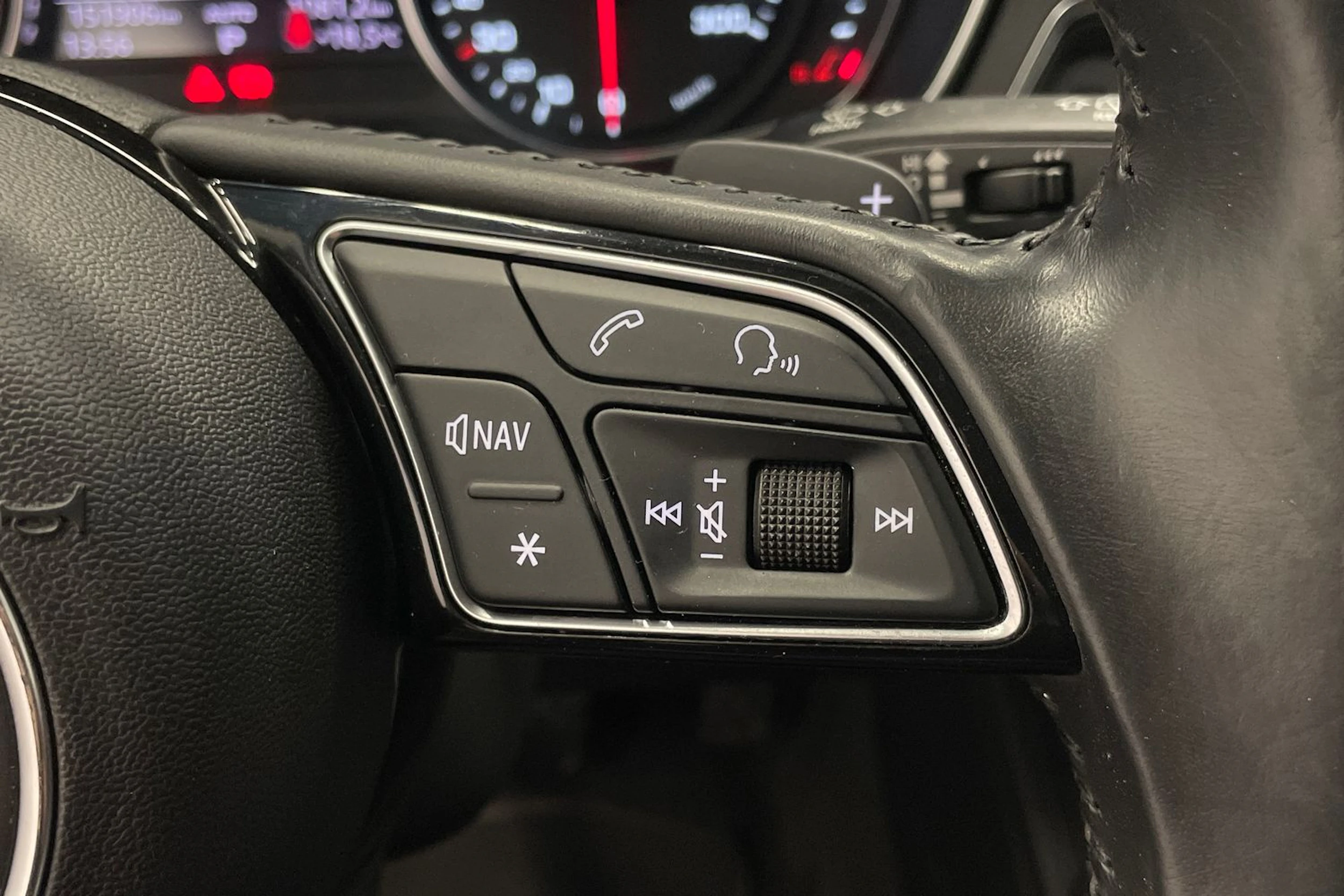 Musta Audi A4 2018 kuva 18.