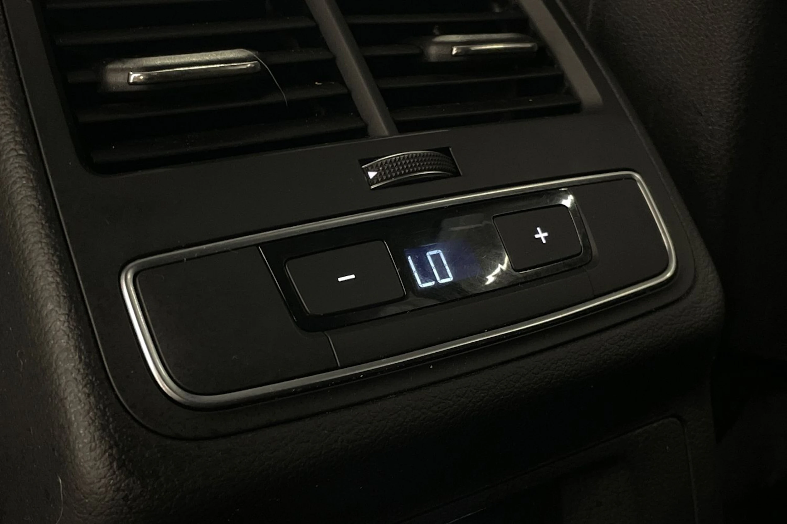 Musta Audi A4 2018 kuva 24.