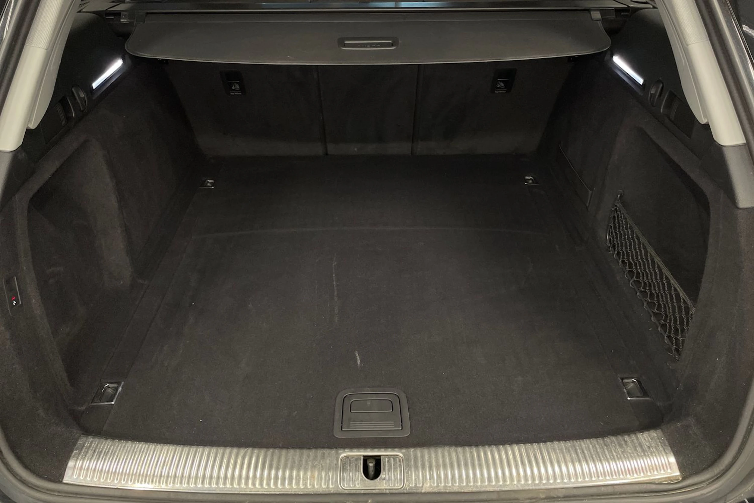 Musta Audi A4 2018 kuva 25.