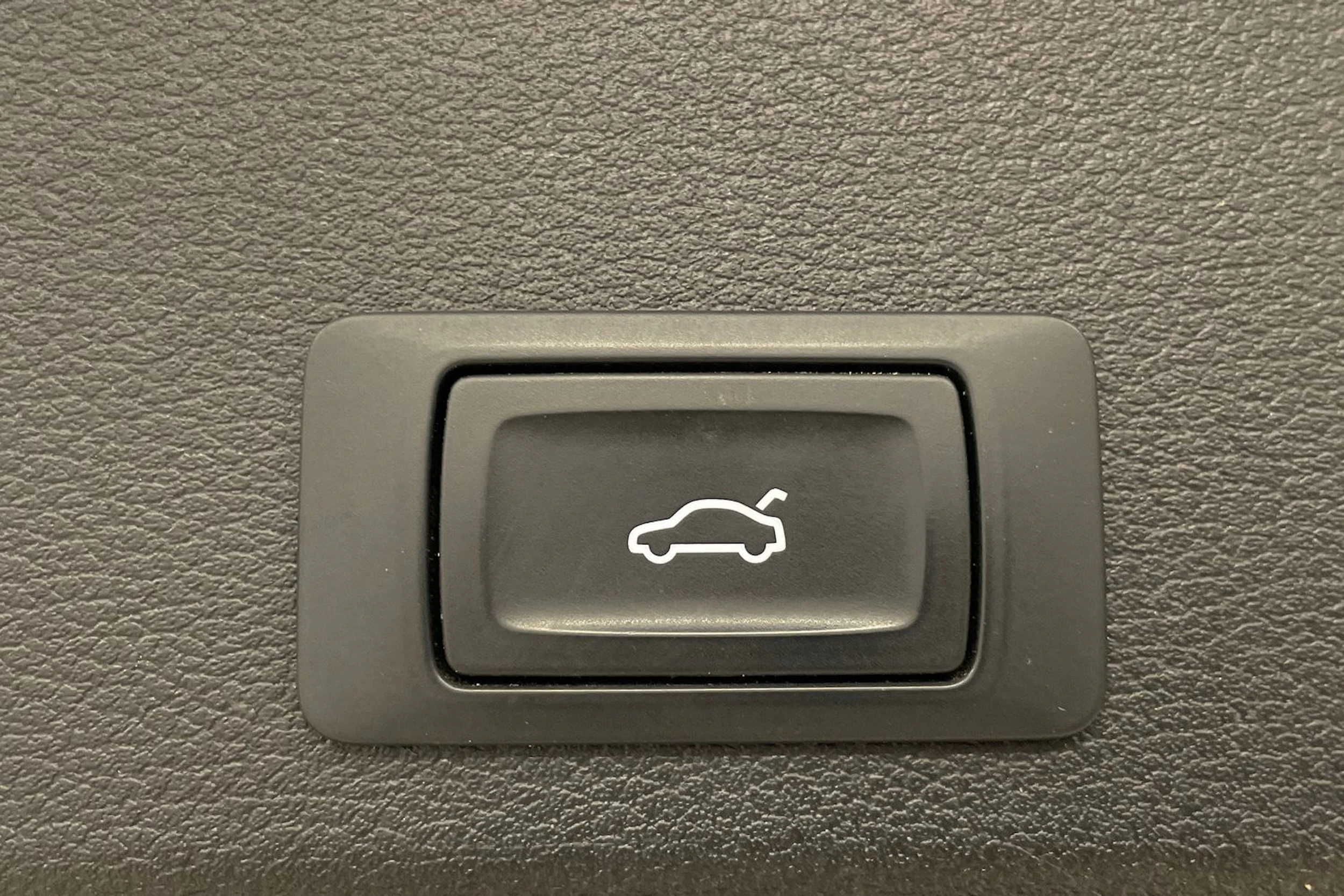 Musta Audi A4 2018 kuva 27.