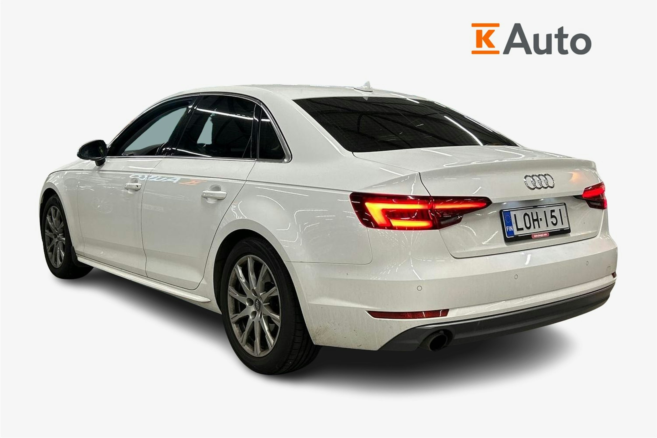 valkoinen Audi A4 2018 kuva 2.