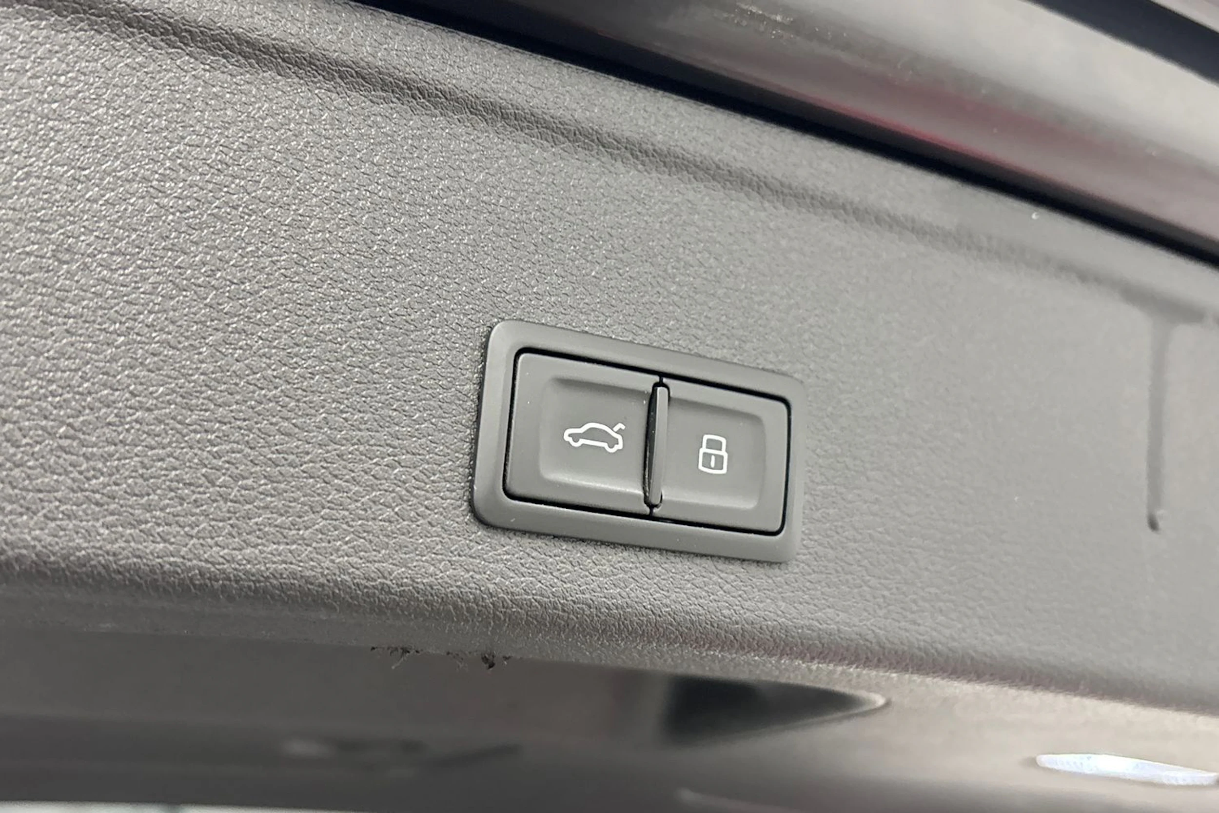 musta Audi A4 2018 kuva 12.