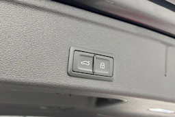 musta Audi A4 2018 kuva 12.