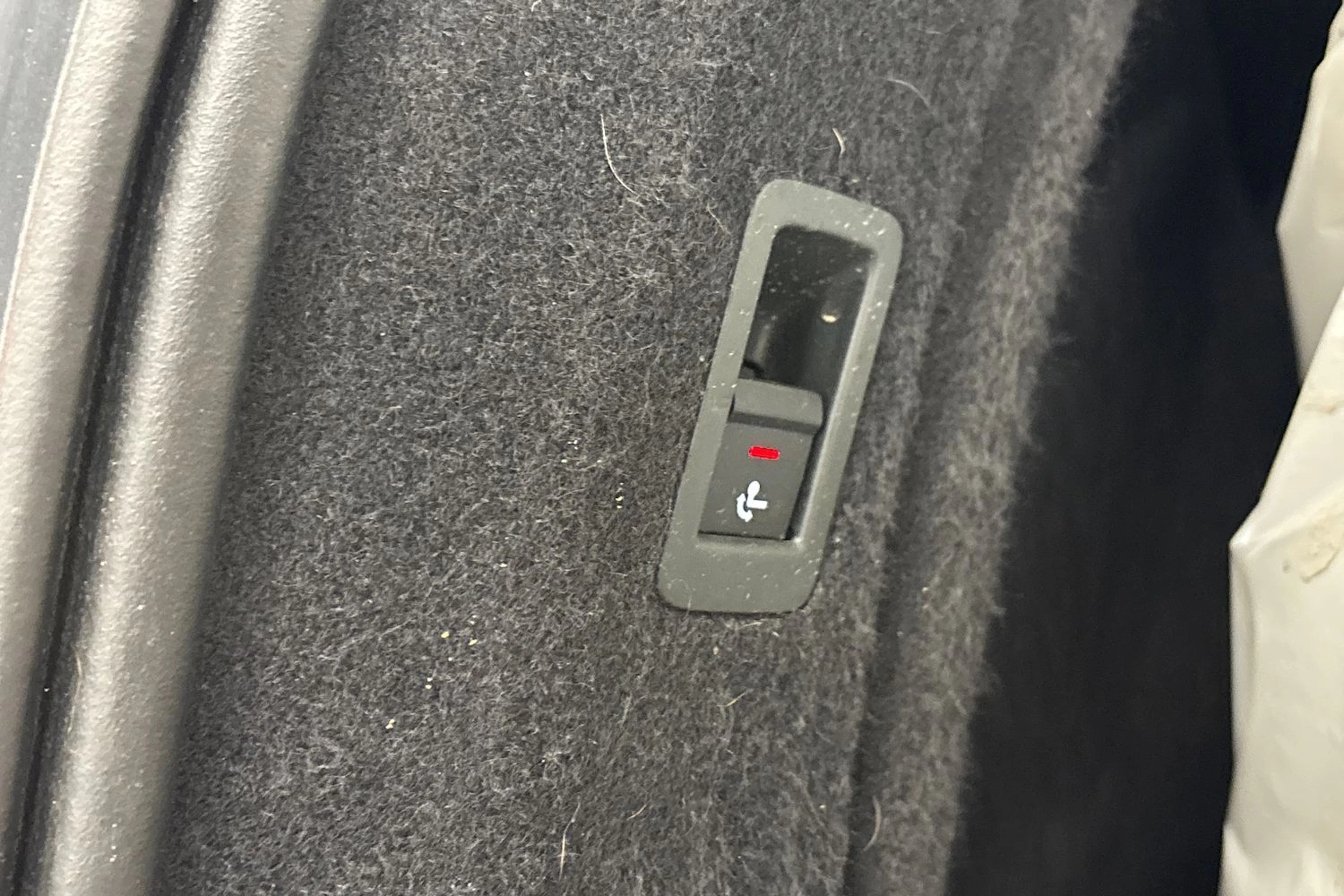 musta Audi A4 2018 kuva 13.