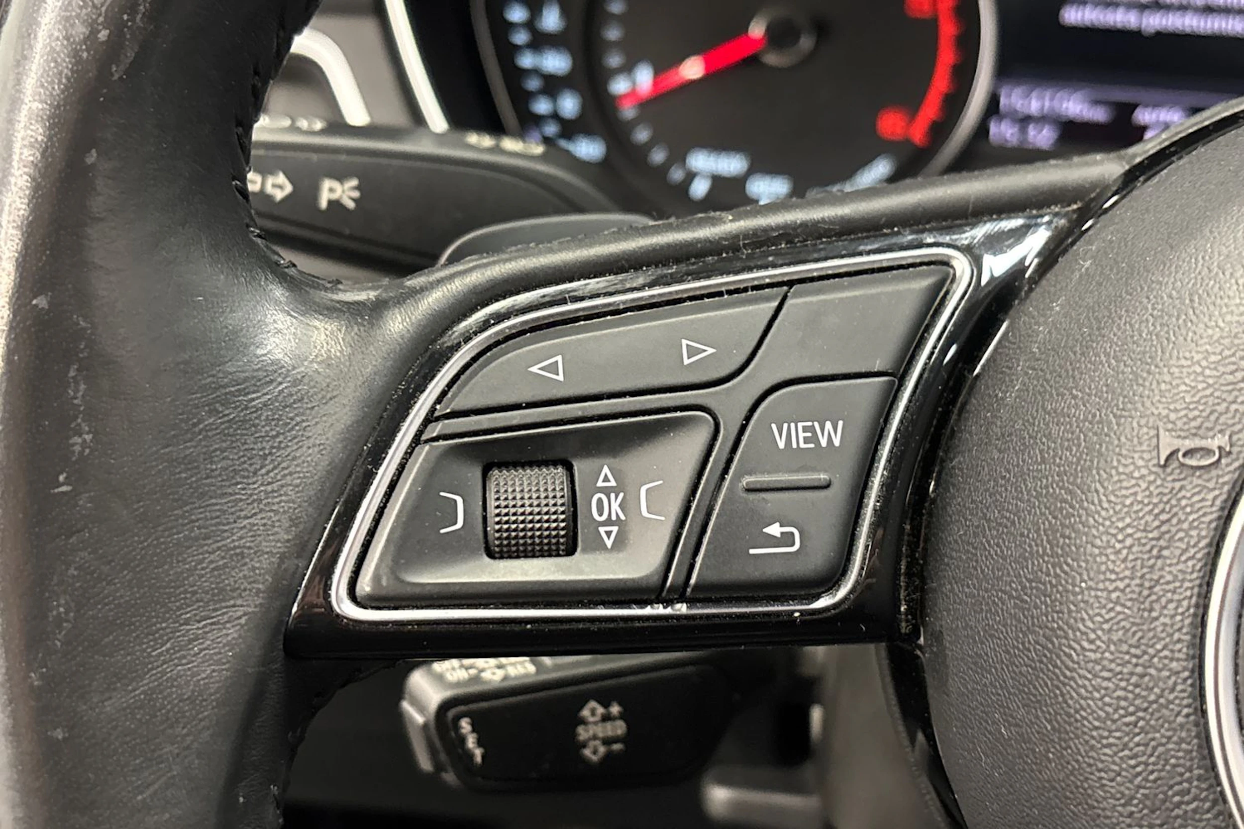 musta Audi A4 2018 kuva 16.