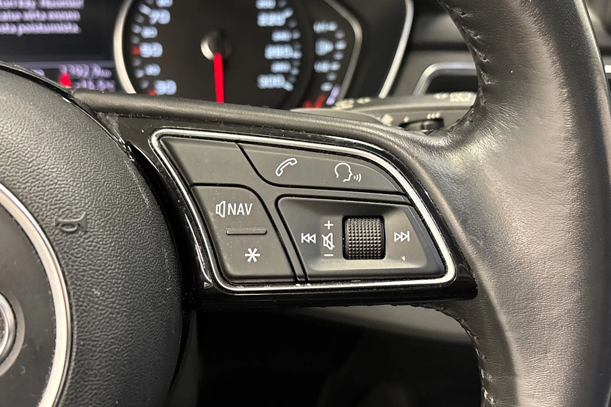 musta Audi A4 2018 kuva 17.