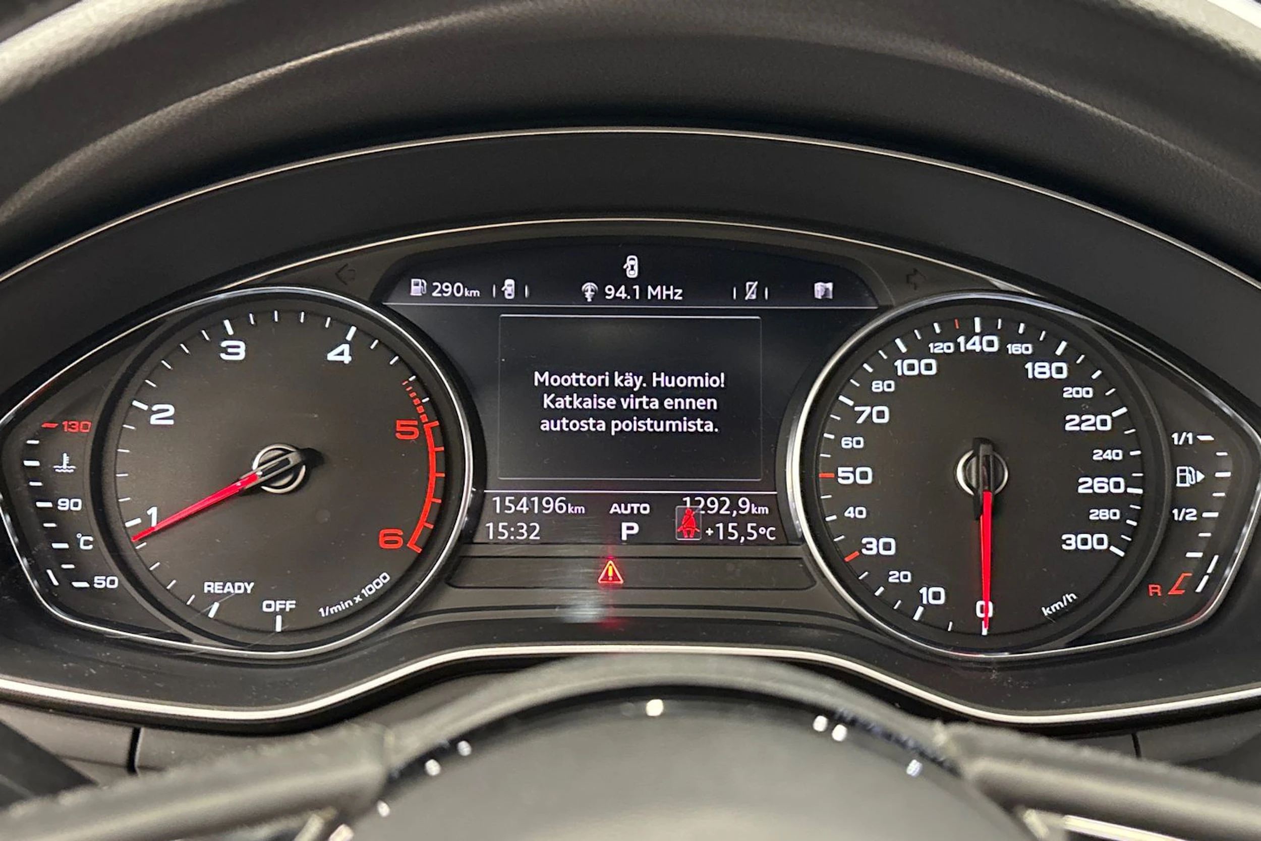 musta Audi A4 2018 kuva 19.