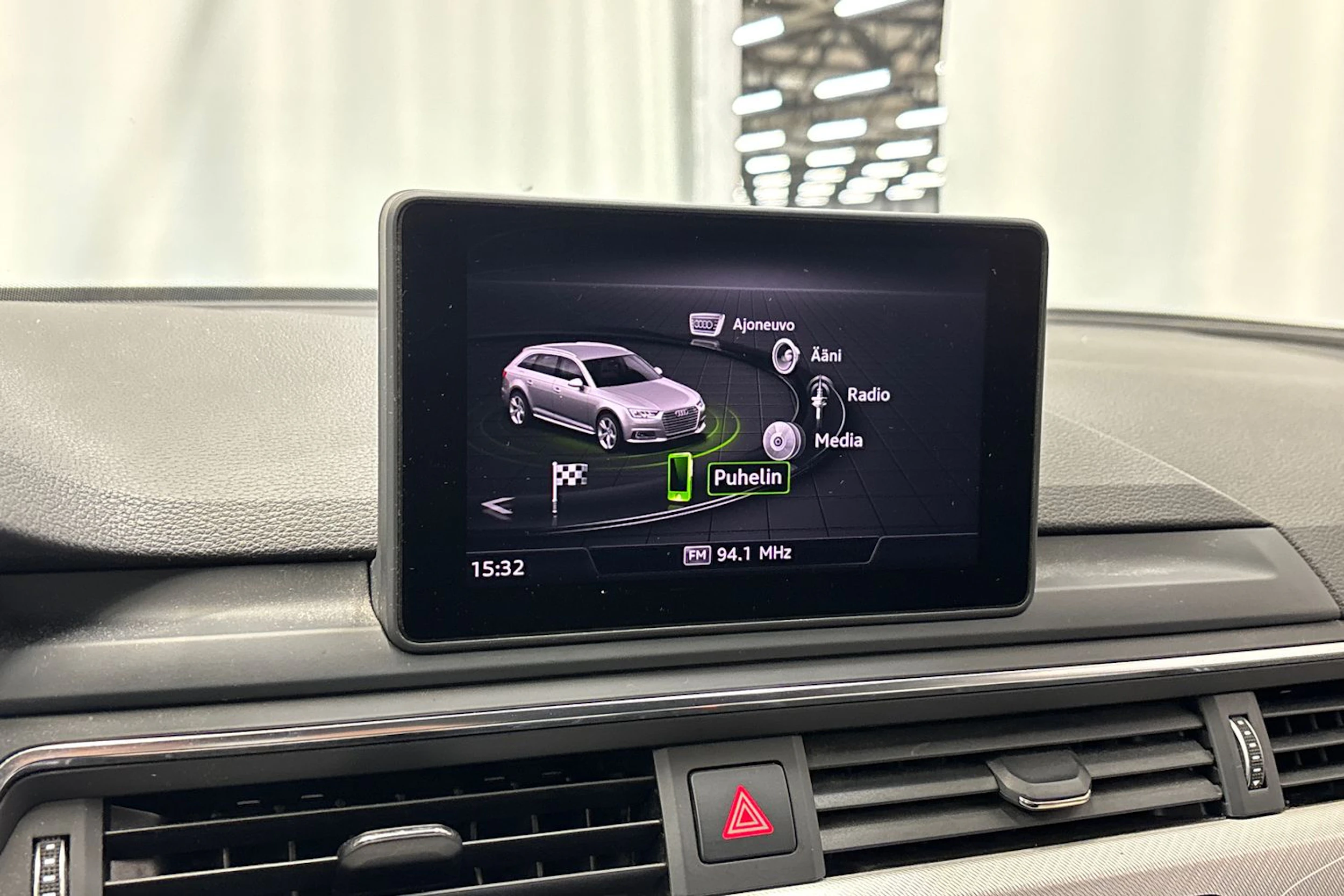 musta Audi A4 2018 kuva 20.