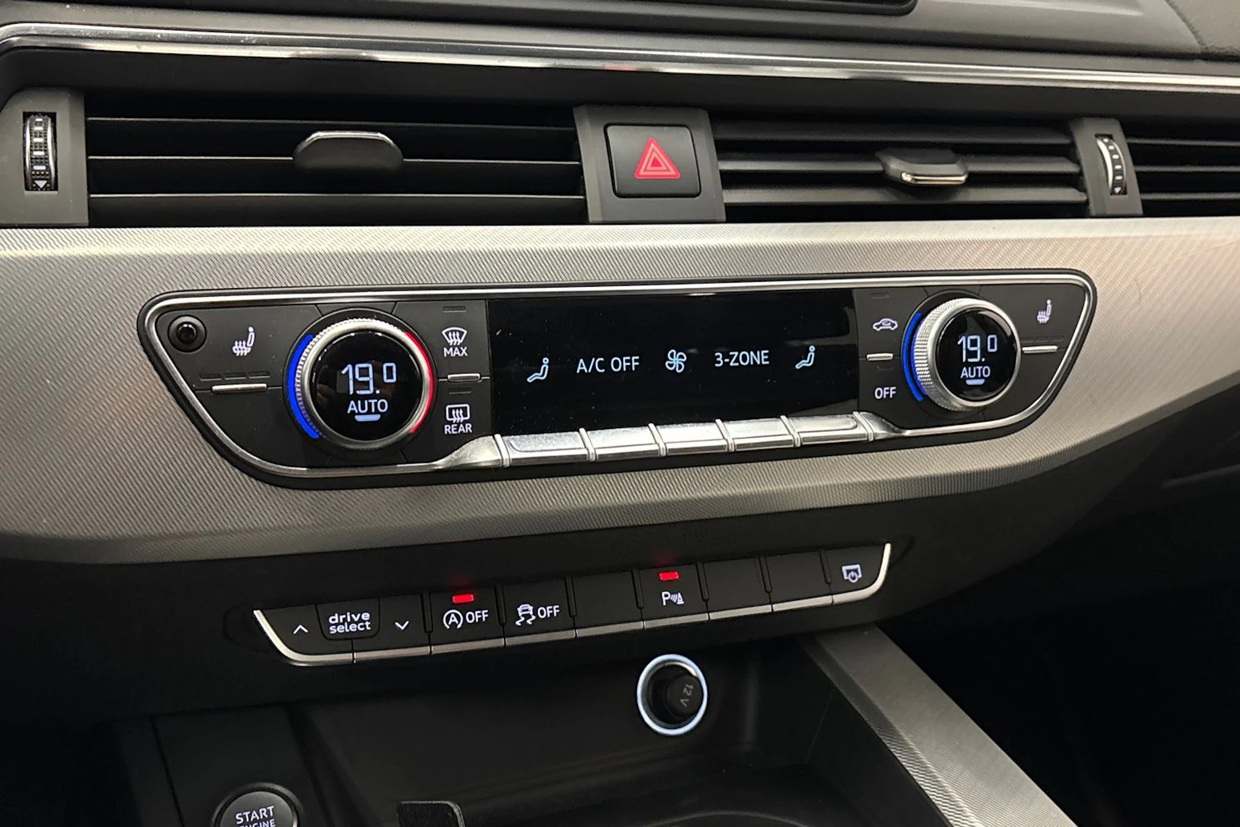 musta Audi A4 2018 kuva 23.