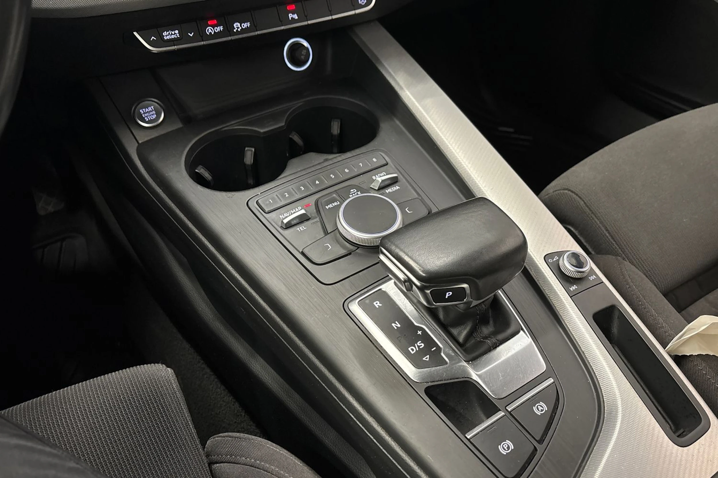 musta Audi A4 2018 kuva 24.