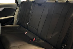 Sininen Audi A4 2018 kuva 8.