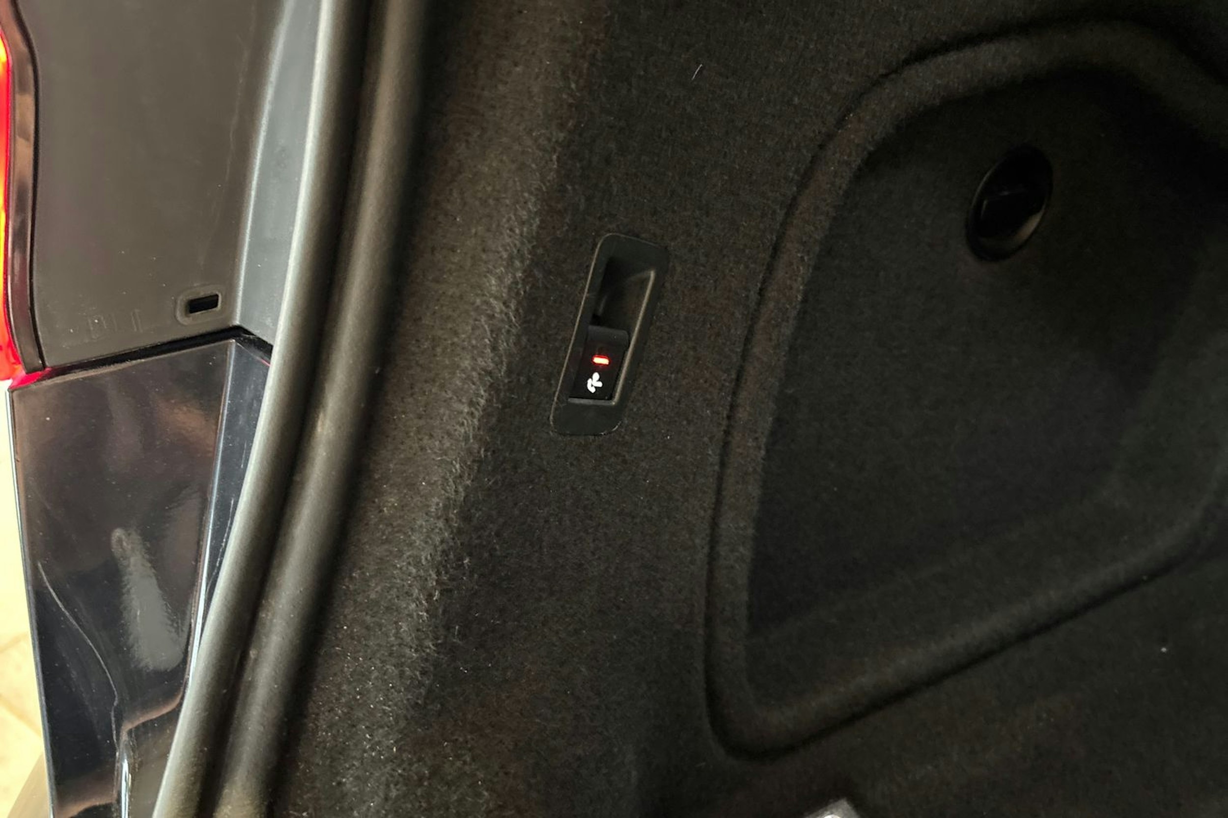 Sininen Audi A4 2018 kuva 17.
