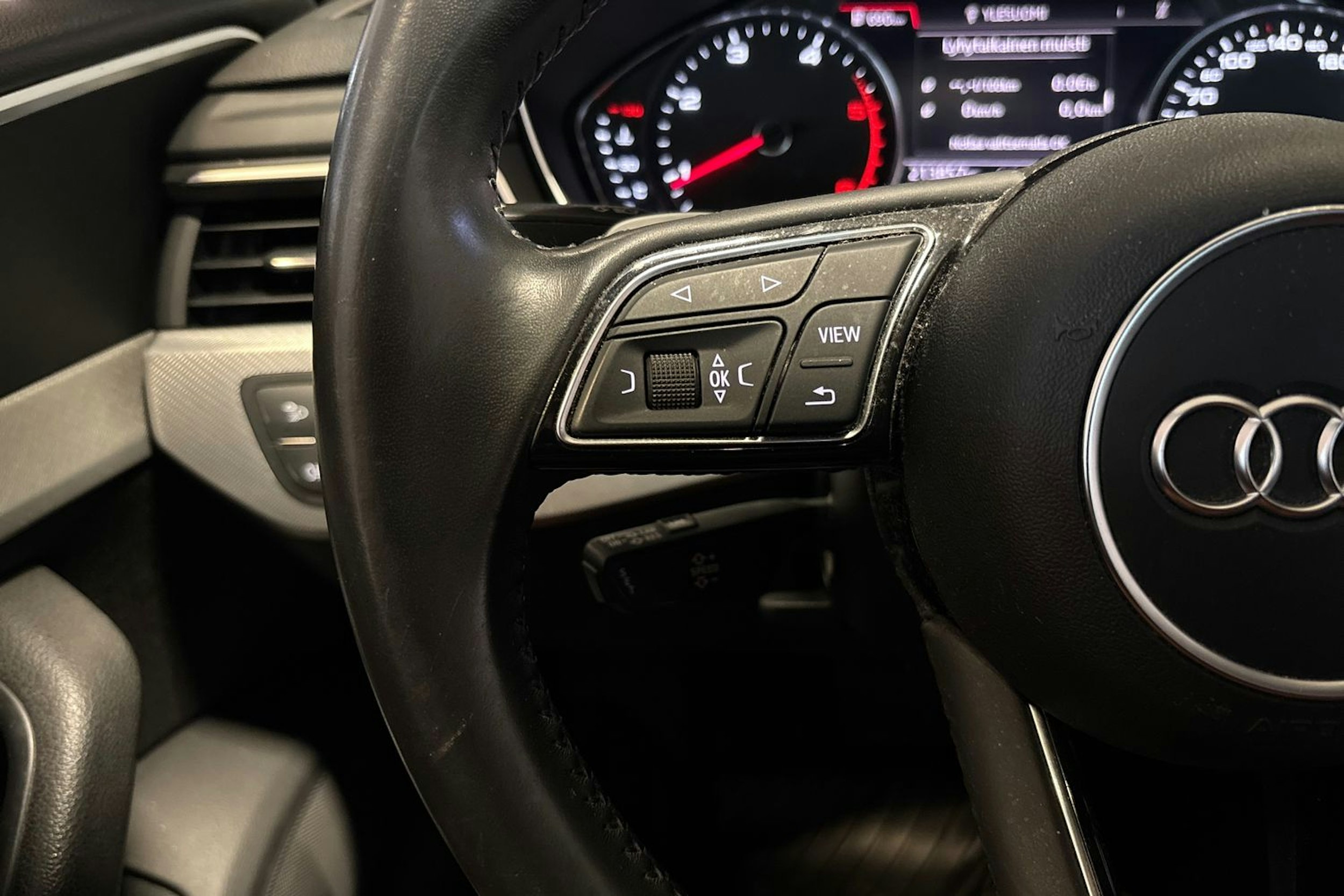 Sininen Audi A4 2018 kuva 21.