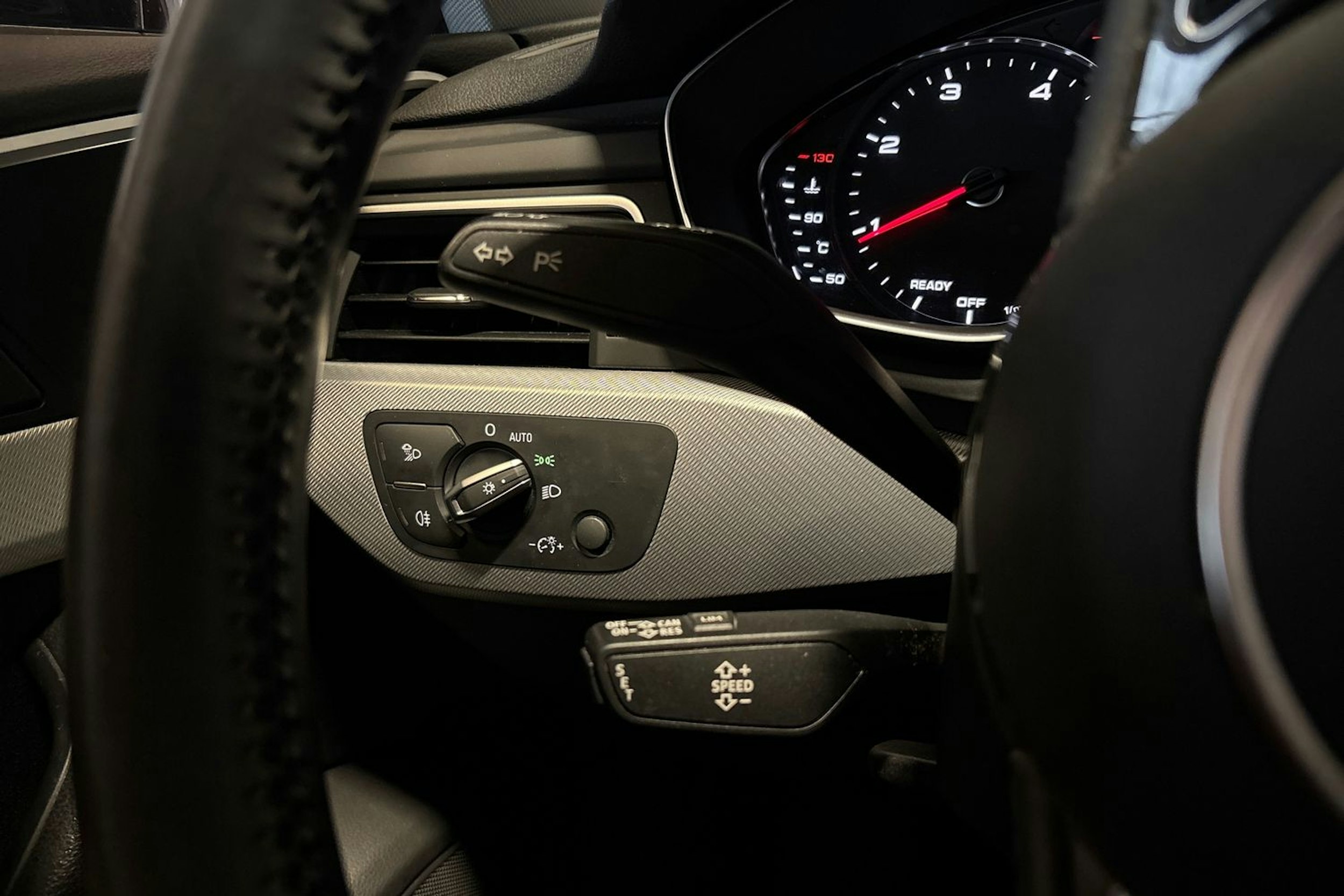 Sininen Audi A4 2018 kuva 23.