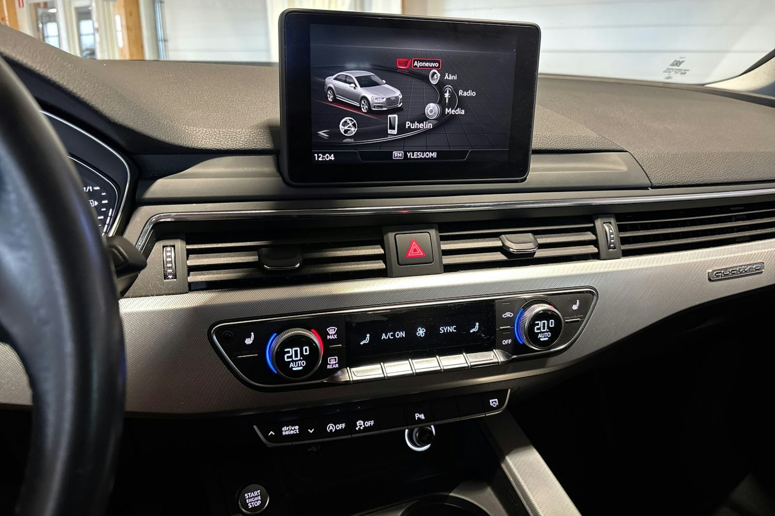Sininen Audi A4 2018 kuva 24.