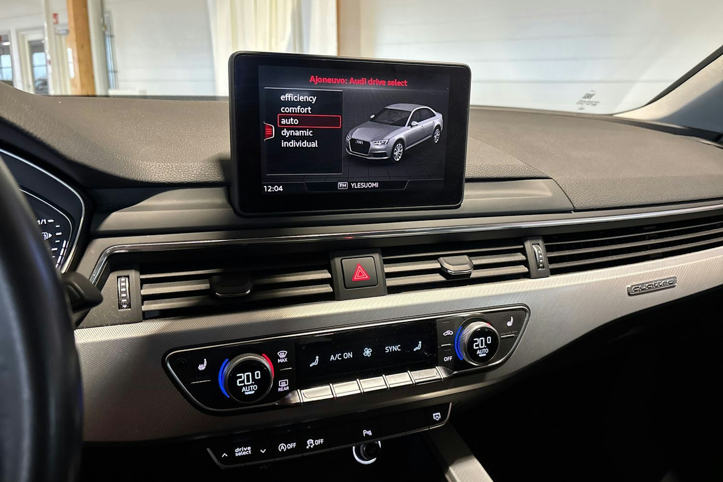 Sininen Audi A4 2018 kuva 25.