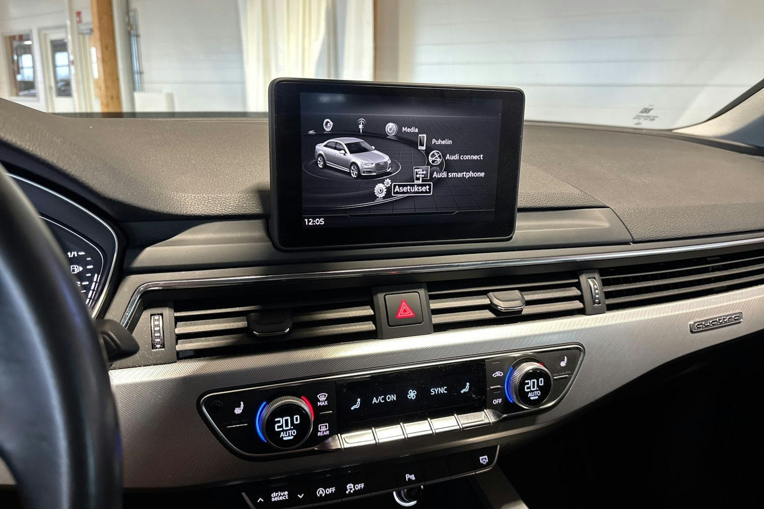 Sininen Audi A4 2018 kuva 26.