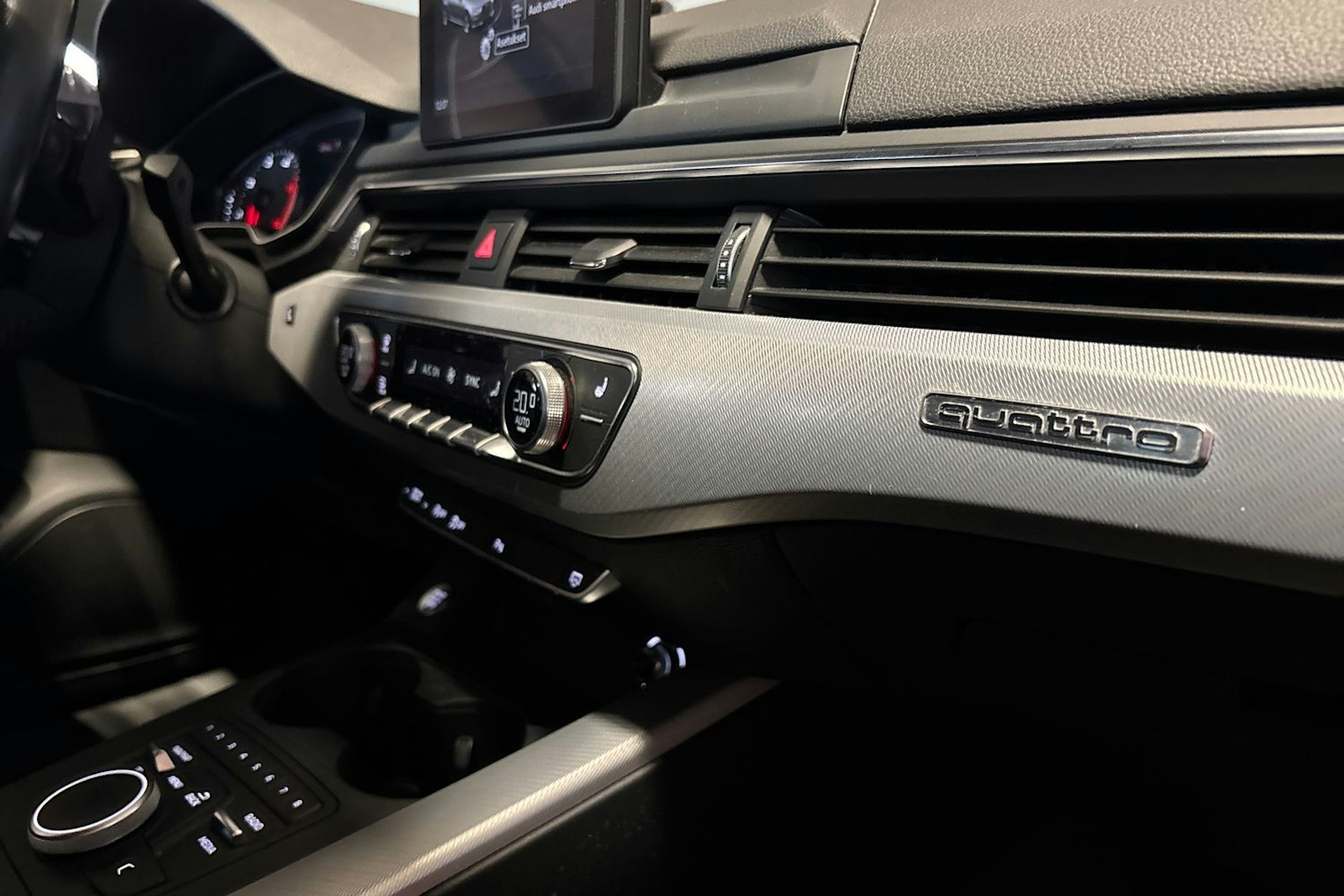 Sininen Audi A4 2018 kuva 30.