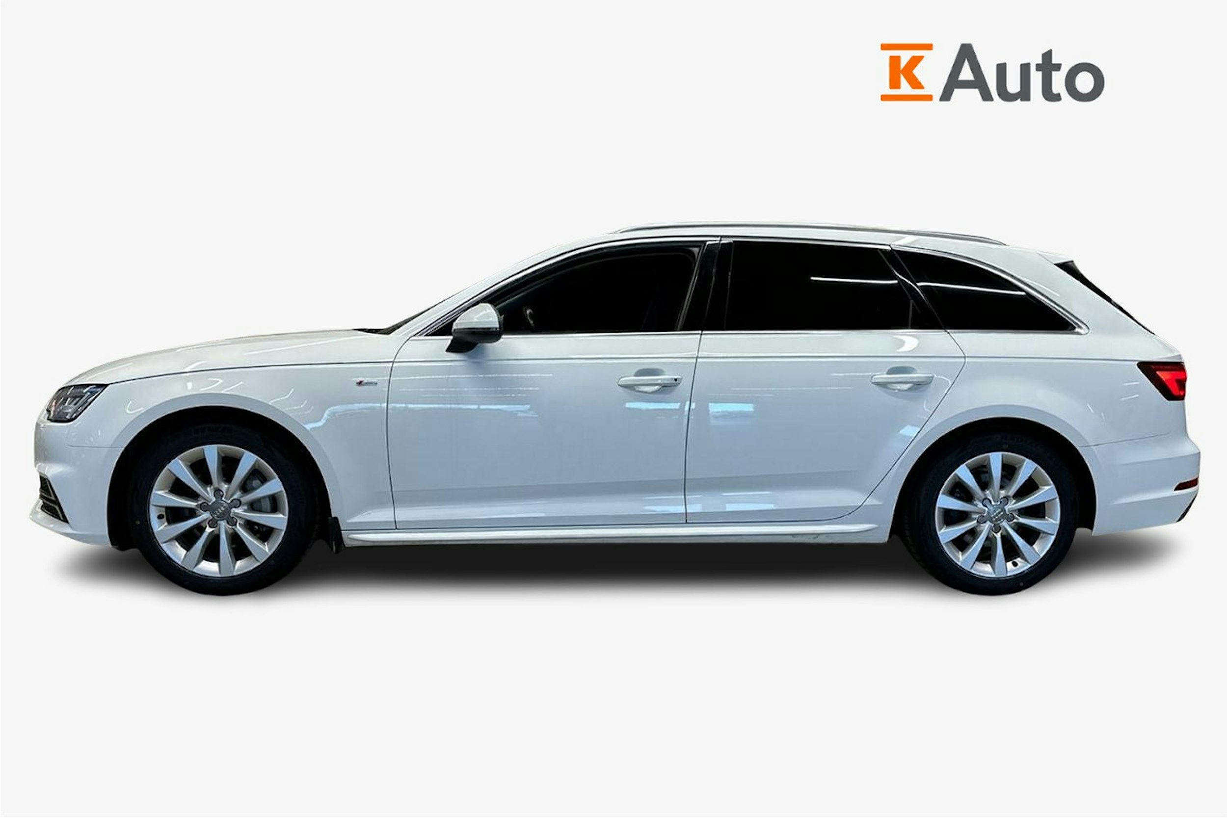 valkoinen Audi A4 2018 kuva 6.