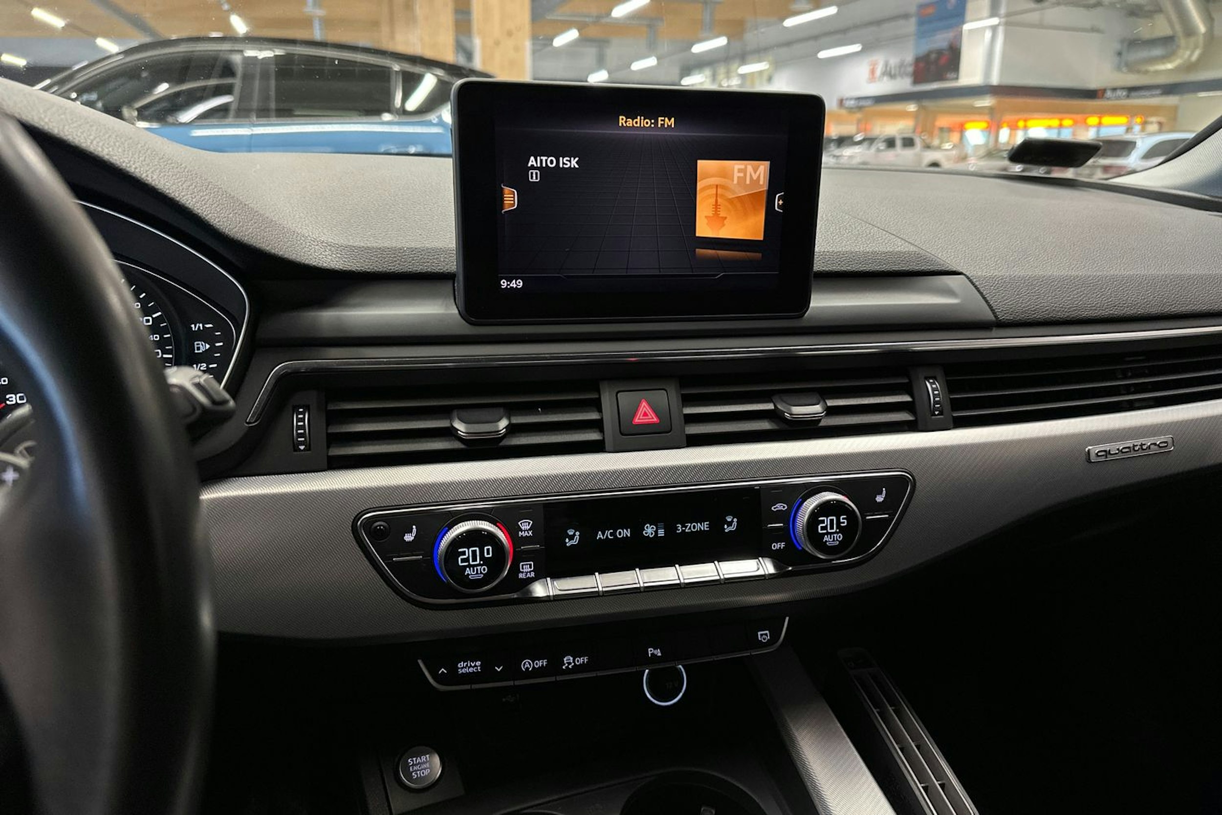 valkoinen Audi A4 2018 kuva 22.