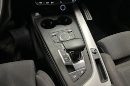valkoinen Audi A4 2018 kuva 23.