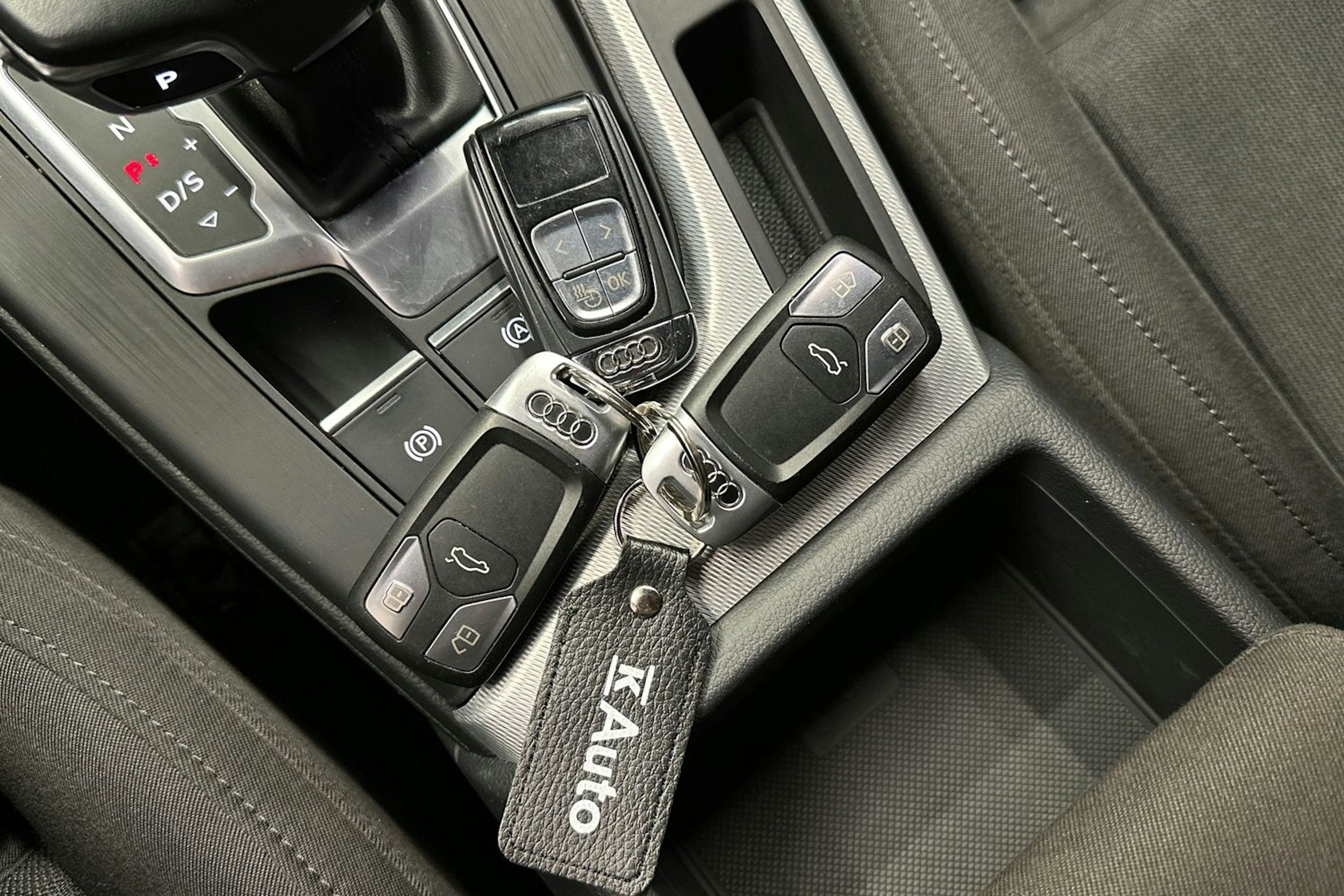 valkoinen Audi A4 2018 kuva 24.