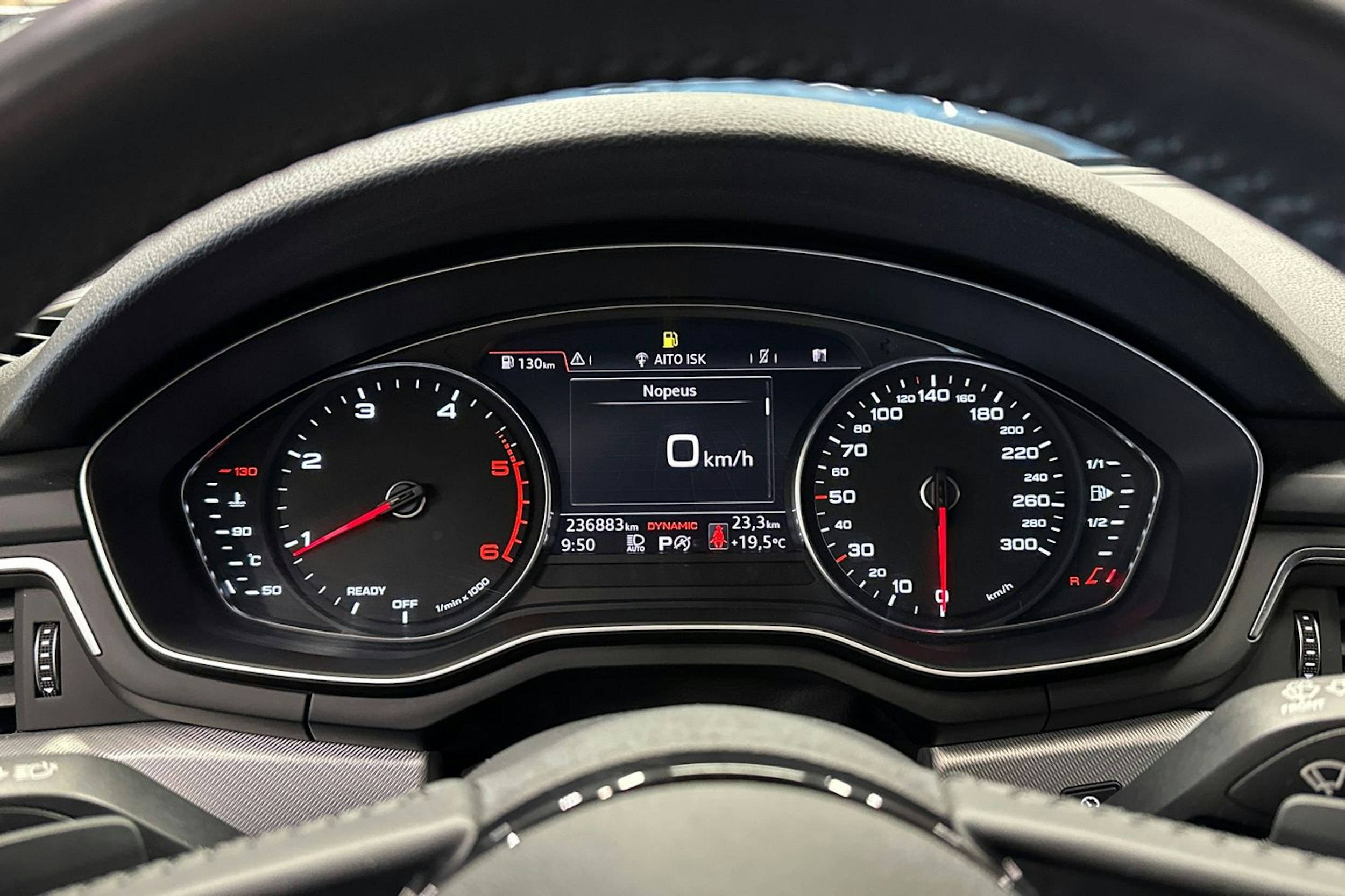 valkoinen Audi A4 2018 kuva 25.