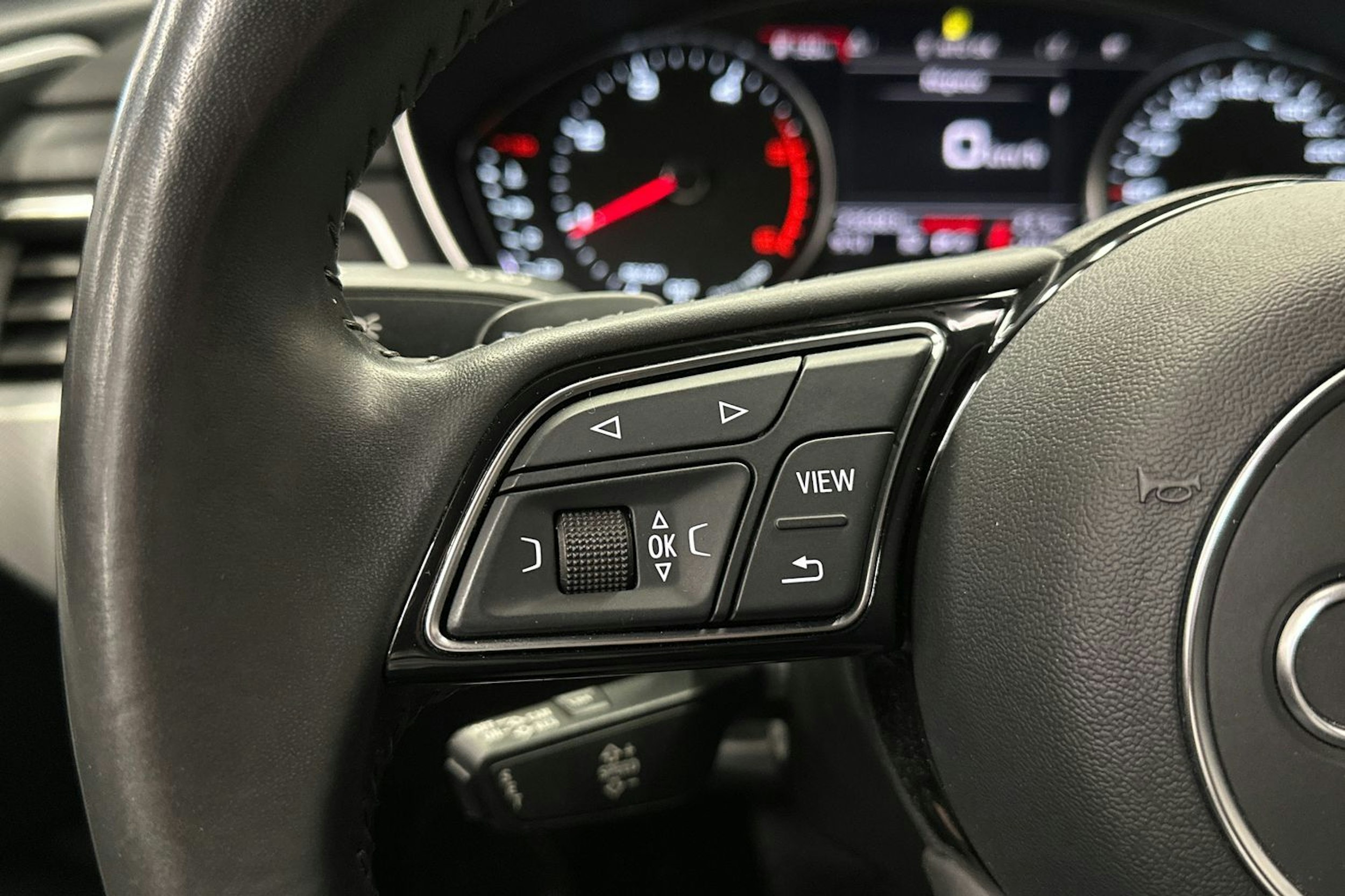 valkoinen Audi A4 2018 kuva 28.