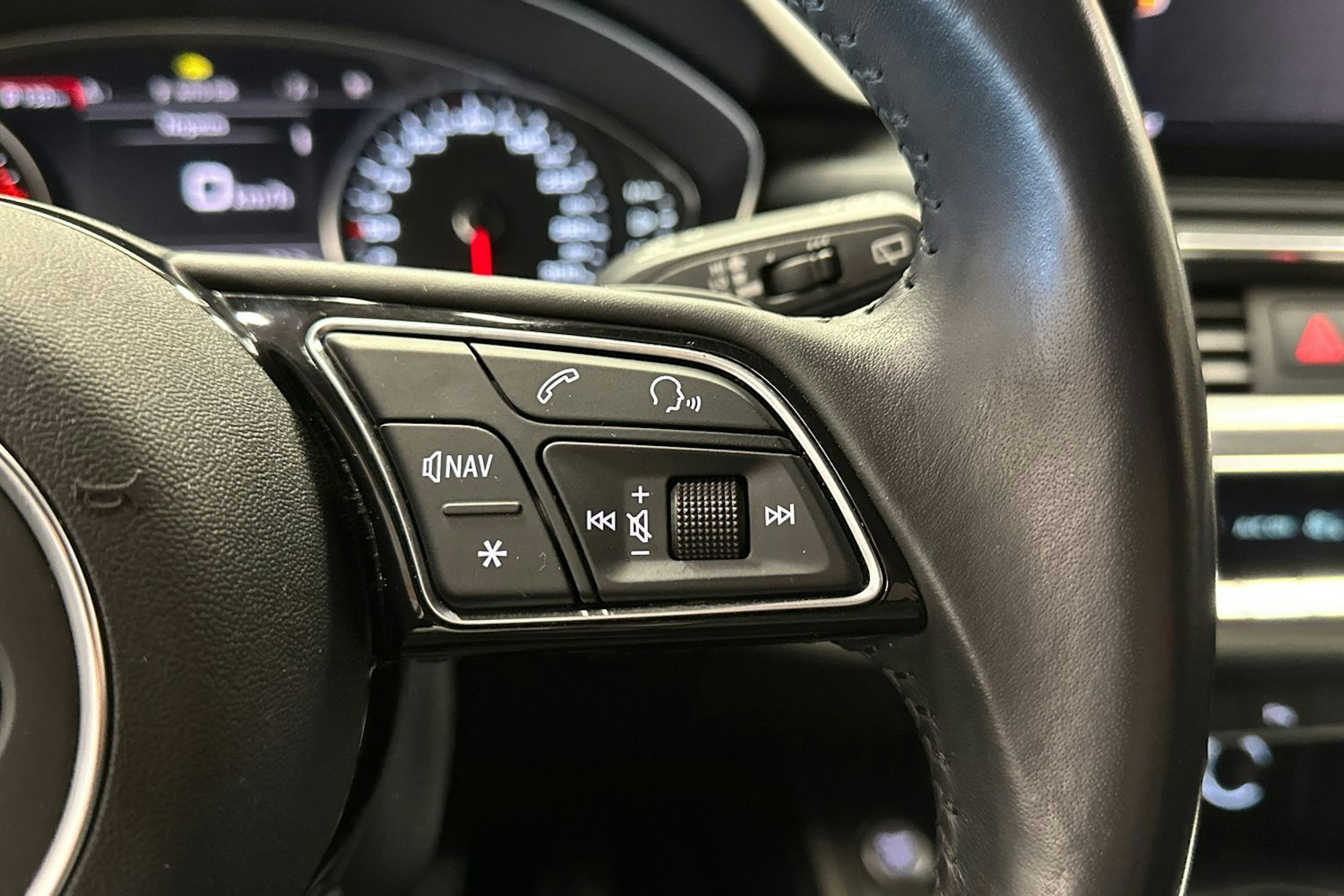 valkoinen Audi A4 2018 kuva 29.