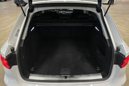 valkoinen Audi A4 2018 kuva 32.