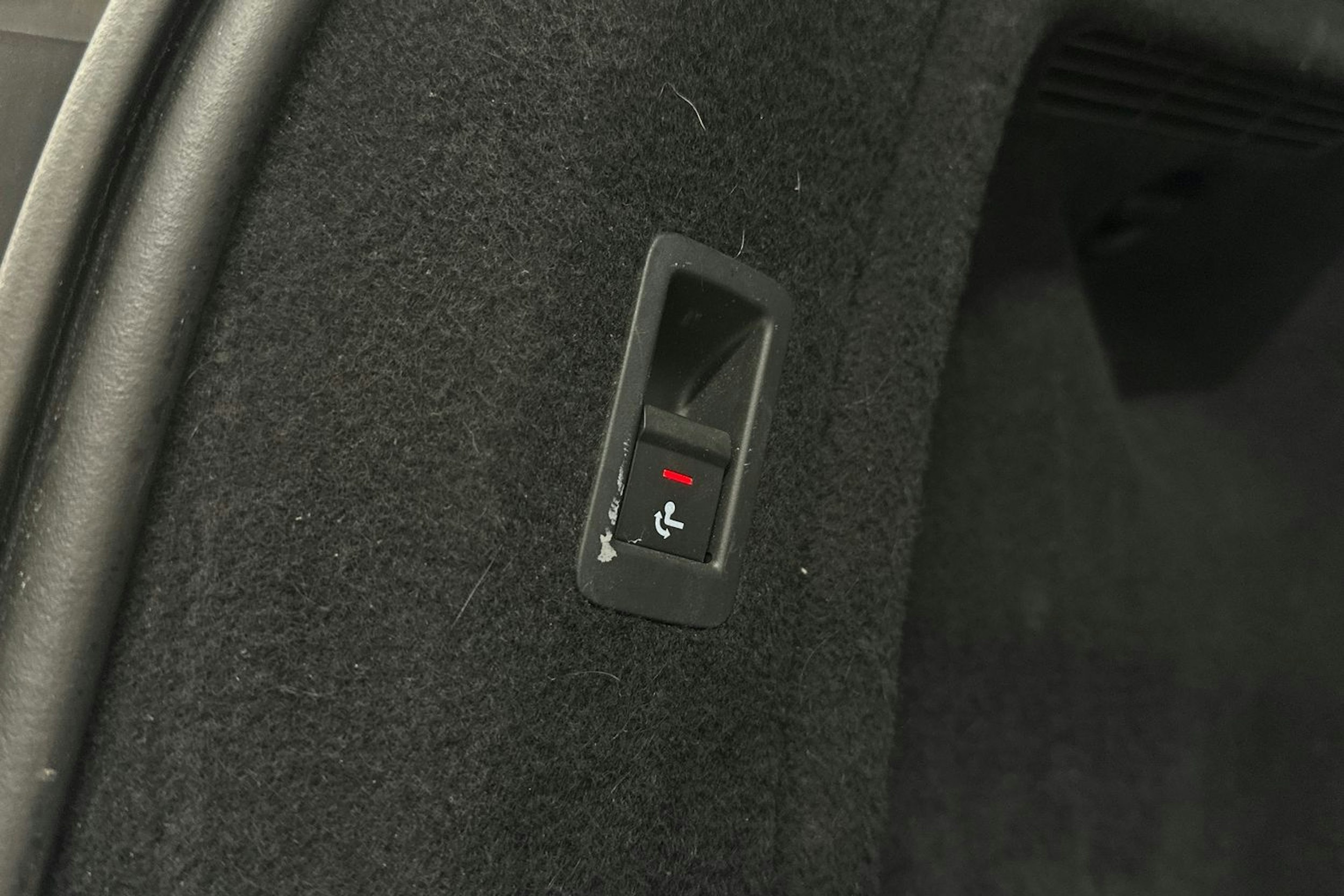 valkoinen Audi A4 2018 kuva 33.
