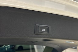 valkoinen Audi A4 2018 kuva 35.