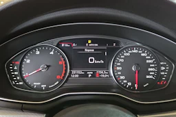 Musta Audi A4 2018 kuva 11.