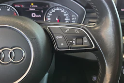 Musta Audi A4 2018 kuva 13.