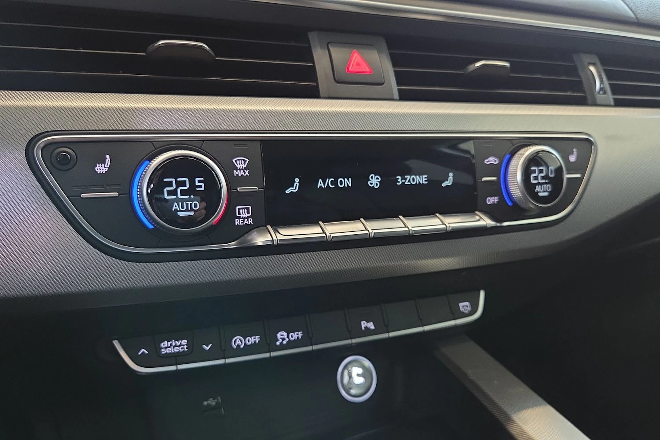 Musta Audi A4 2018 kuva 15.