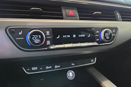 Musta Audi A4 2018 kuva 15.