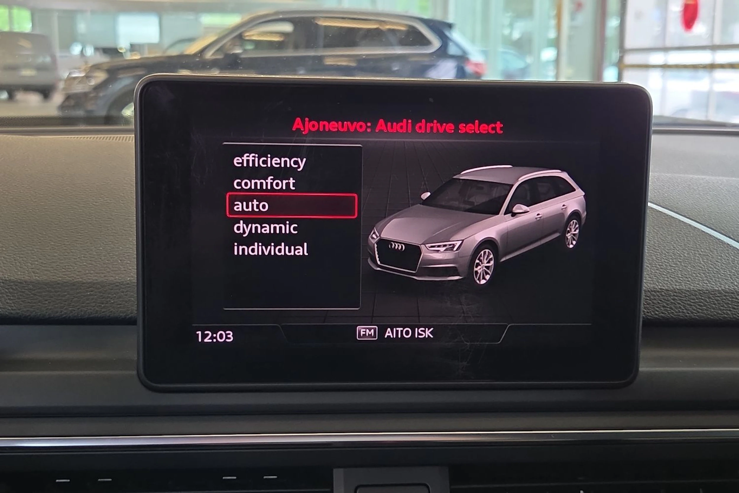 Musta Audi A4 2018 kuva 16.