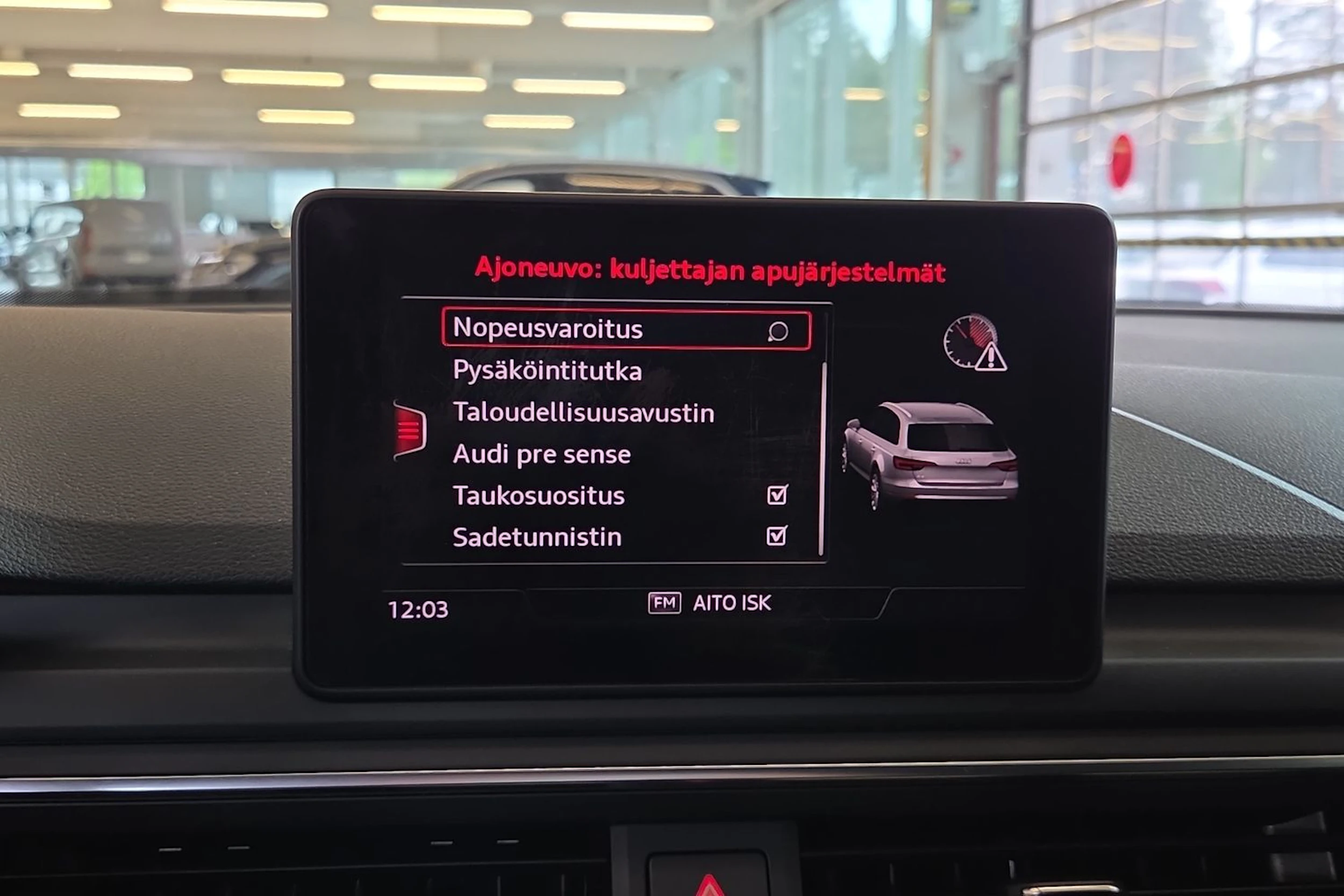 Musta Audi A4 2018 kuva 17.