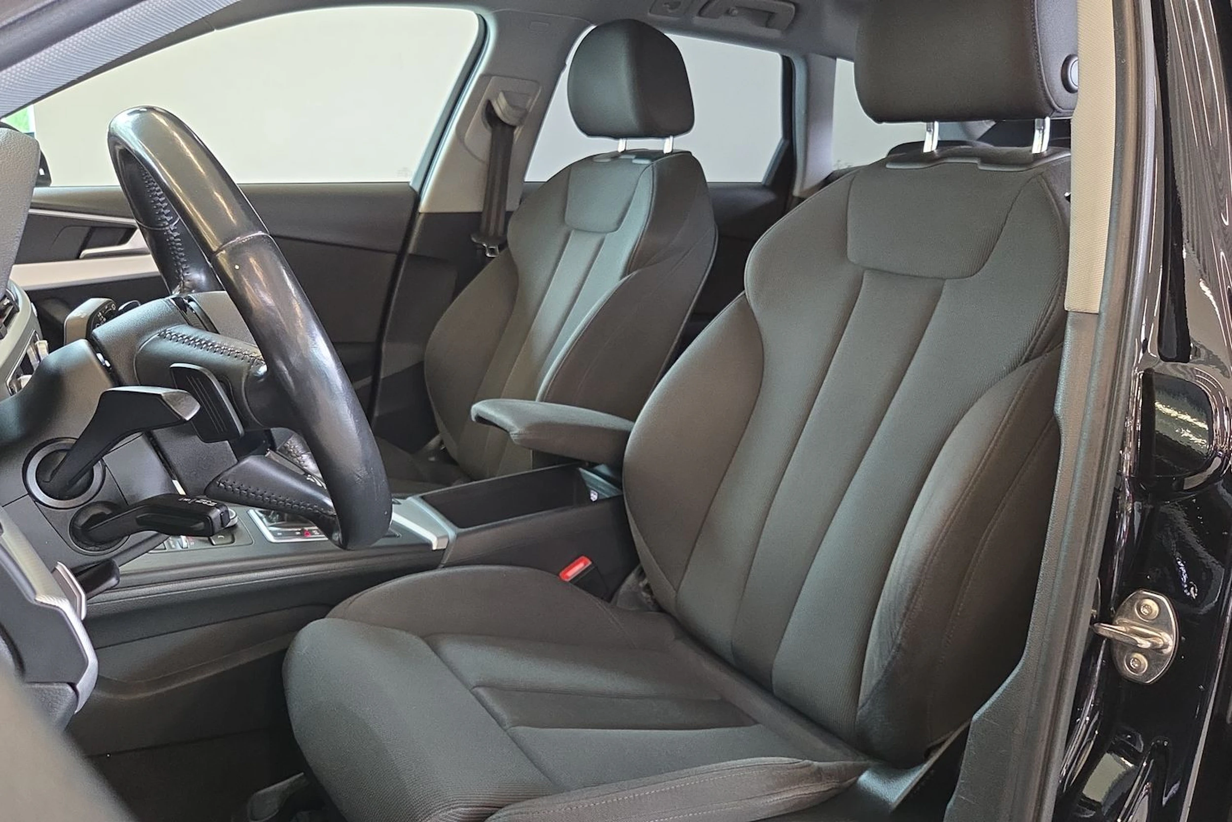 Musta Audi A4 2018 kuva 20.