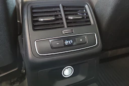 Musta Audi A4 2018 kuva 21.