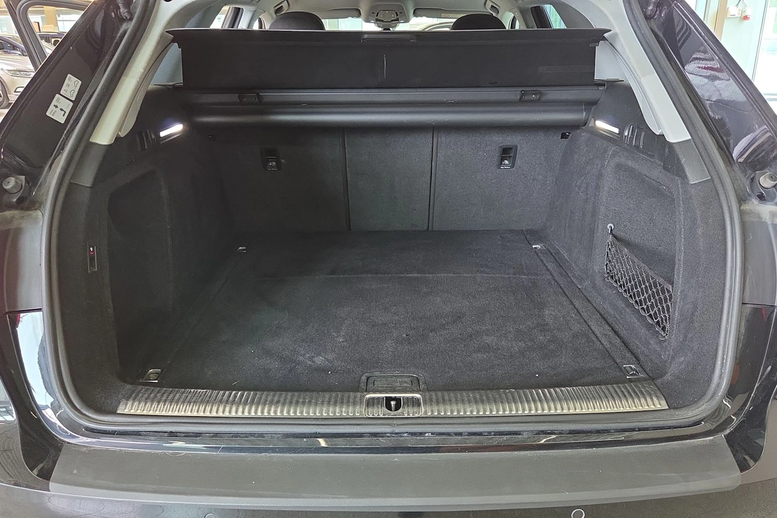 Musta Audi A4 2018 kuva 22.