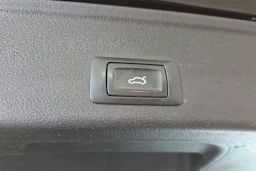 Musta Audi A4 2018 kuva 25.