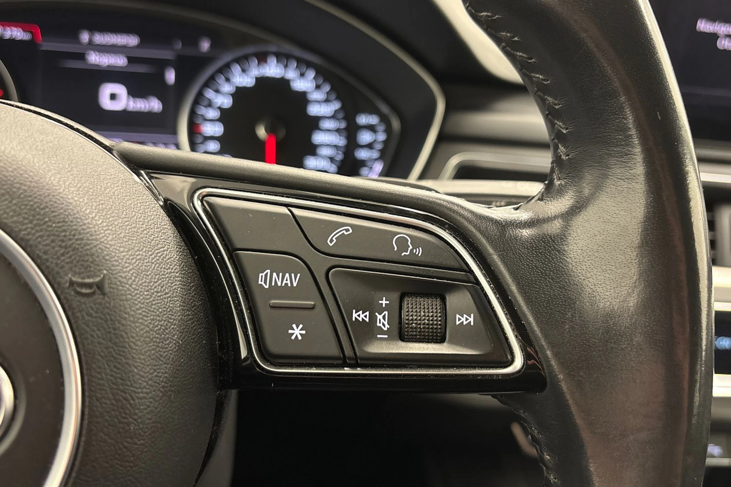 valkoinen Audi A4 2018 kuva 18.