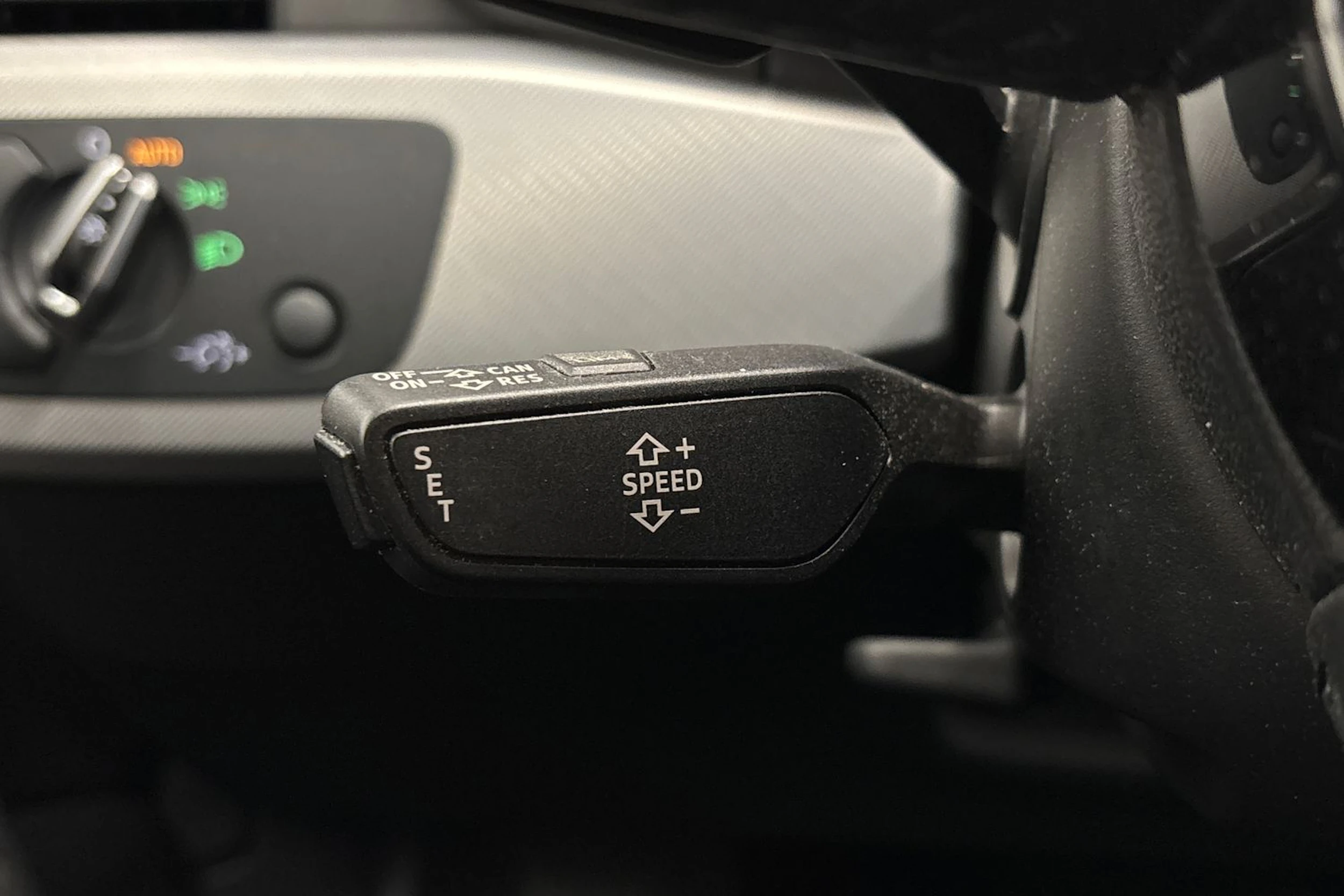 valkoinen Audi A4 2018 kuva 19.