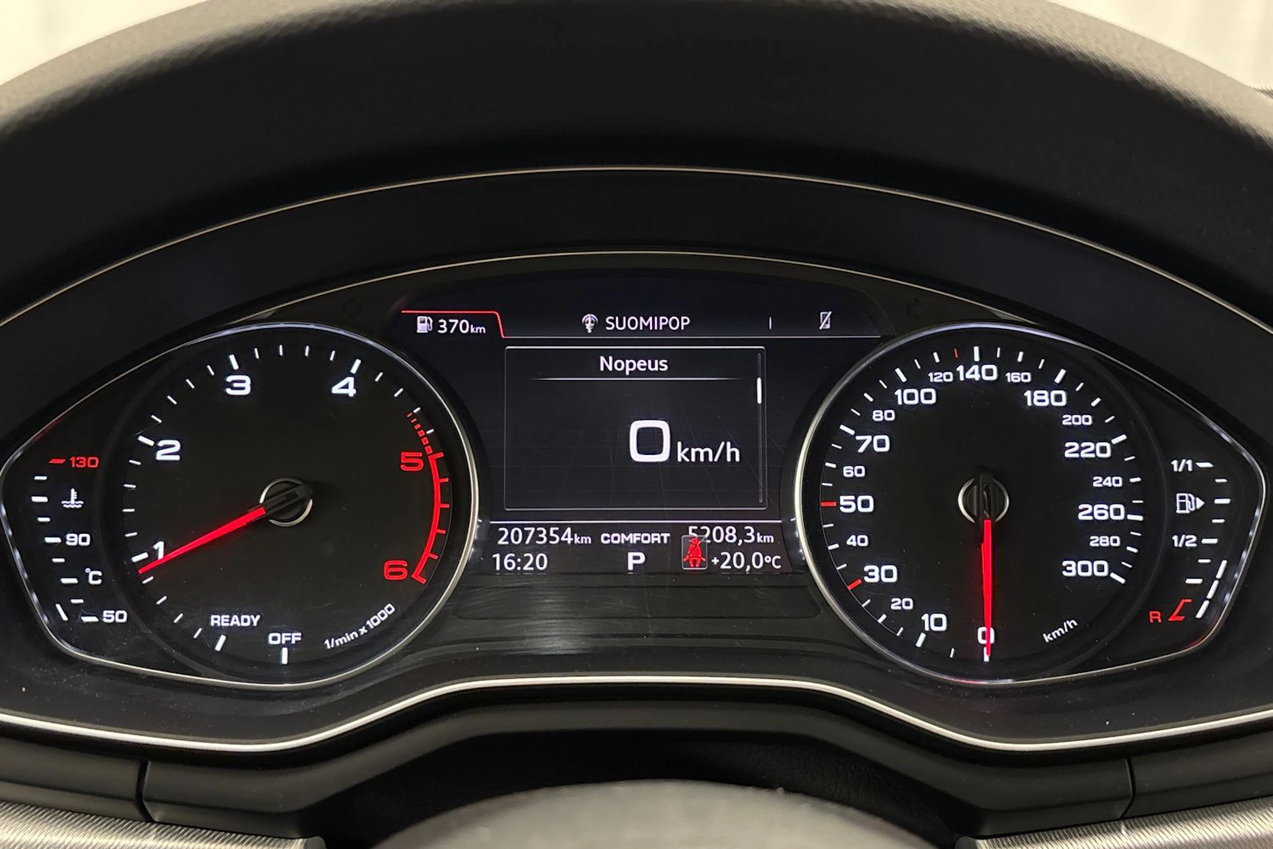 valkoinen Audi A4 2018 kuva 20.