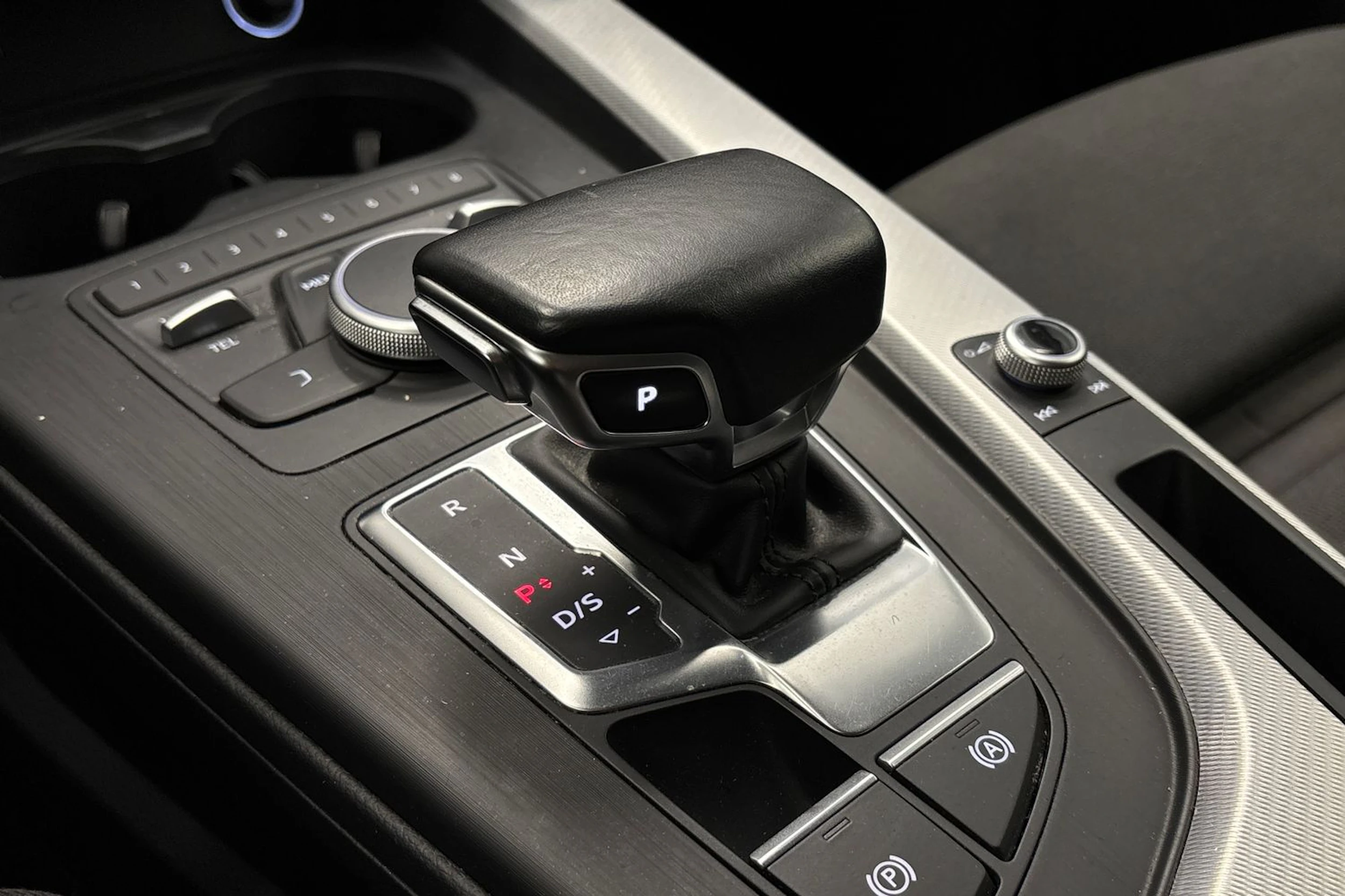valkoinen Audi A4 2018 kuva 25.