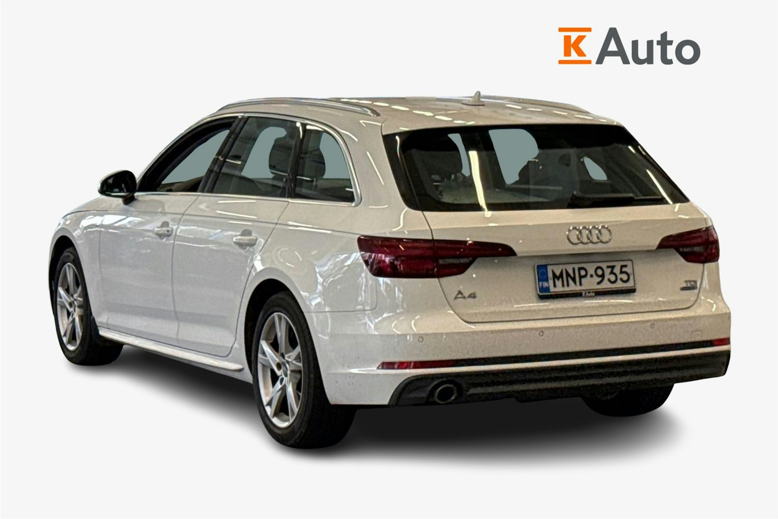 valkoinen Audi A4 2018 kuva 2.