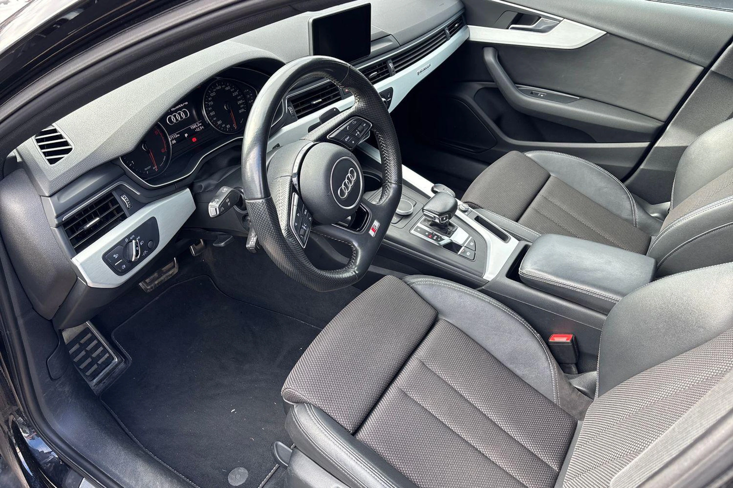 musta Audi A4 2018 kuva 3.