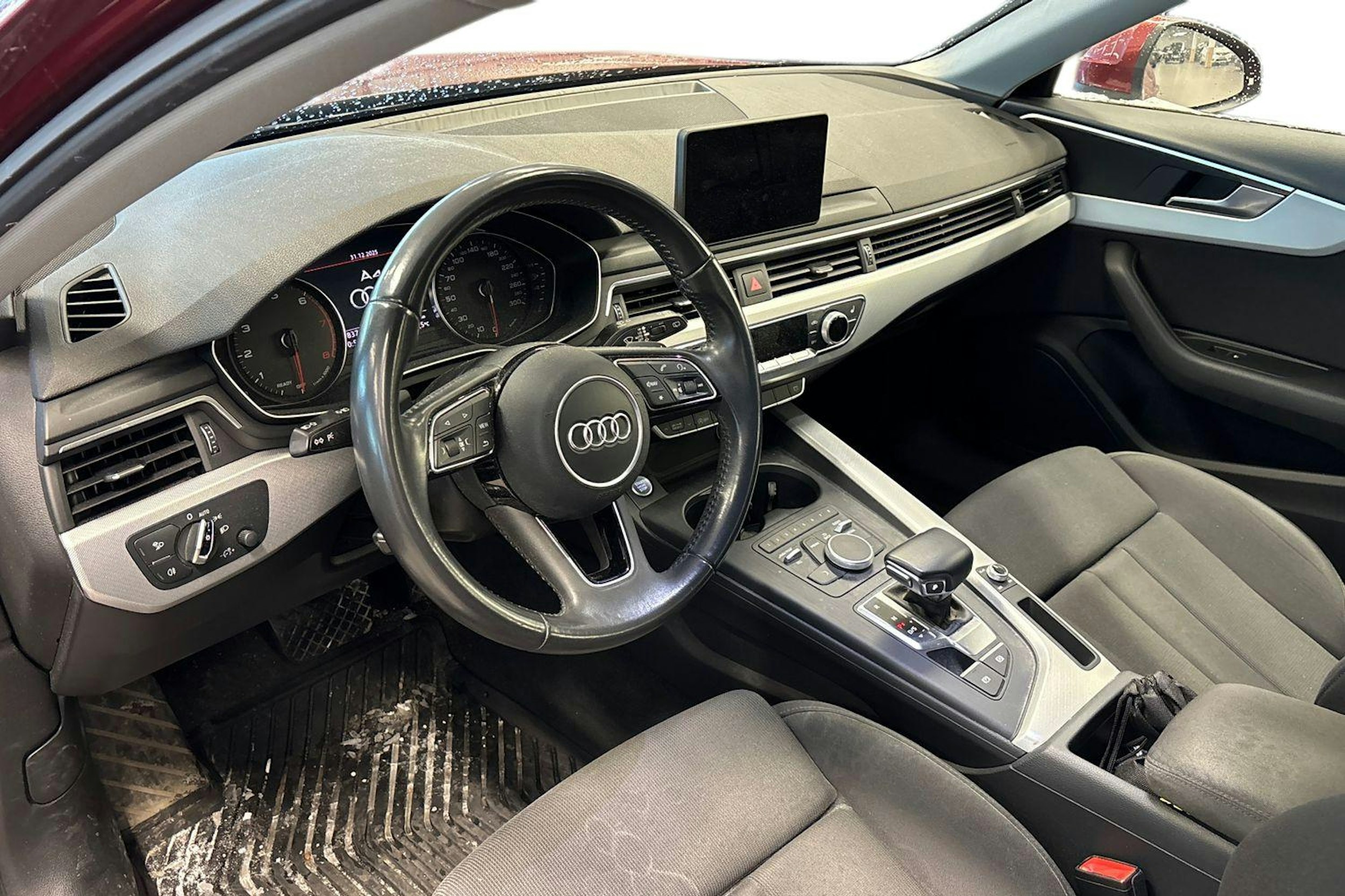 valkoinen Audi A4 2018 kuva 3.