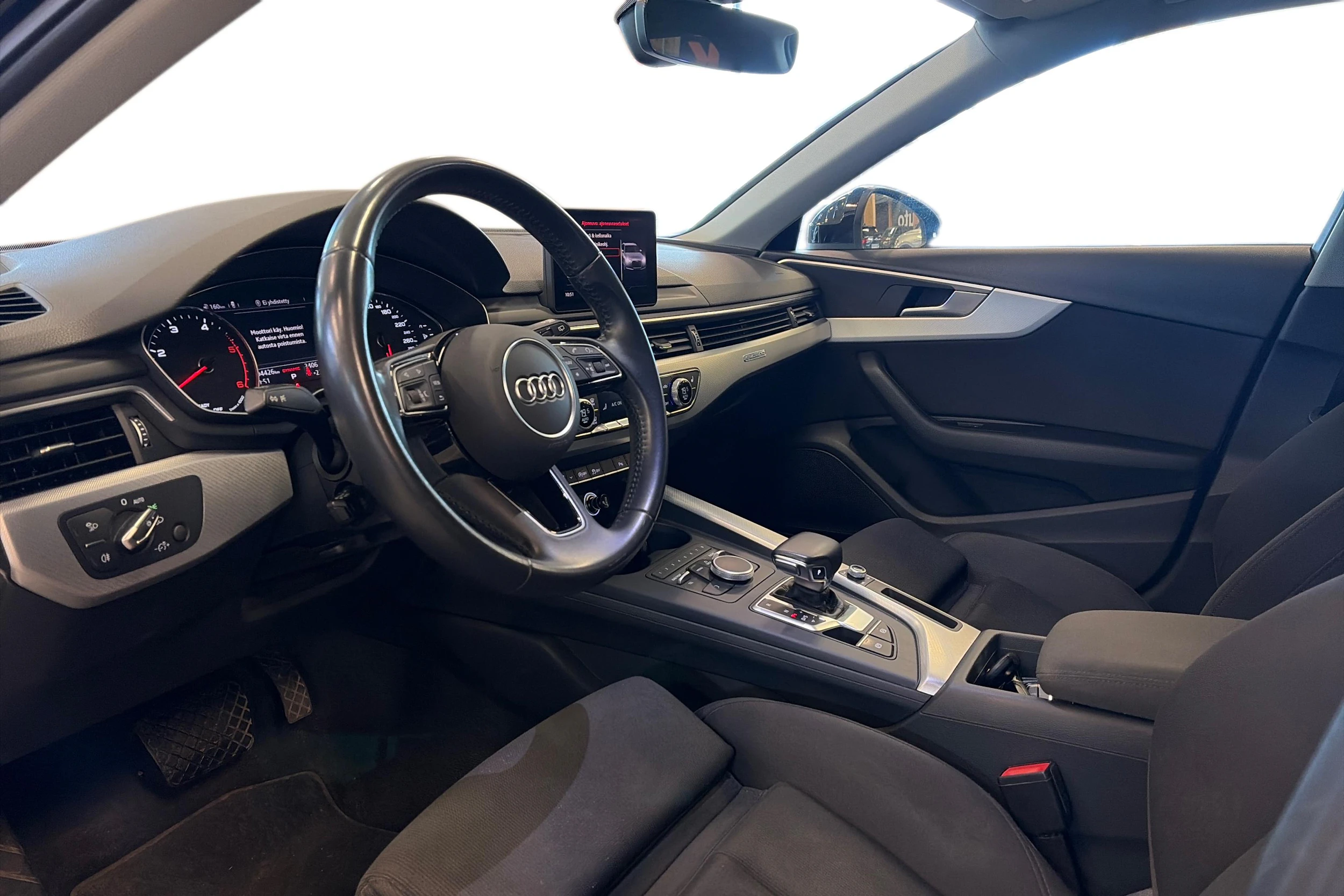 musta Audi A4 2018 kuva 3.